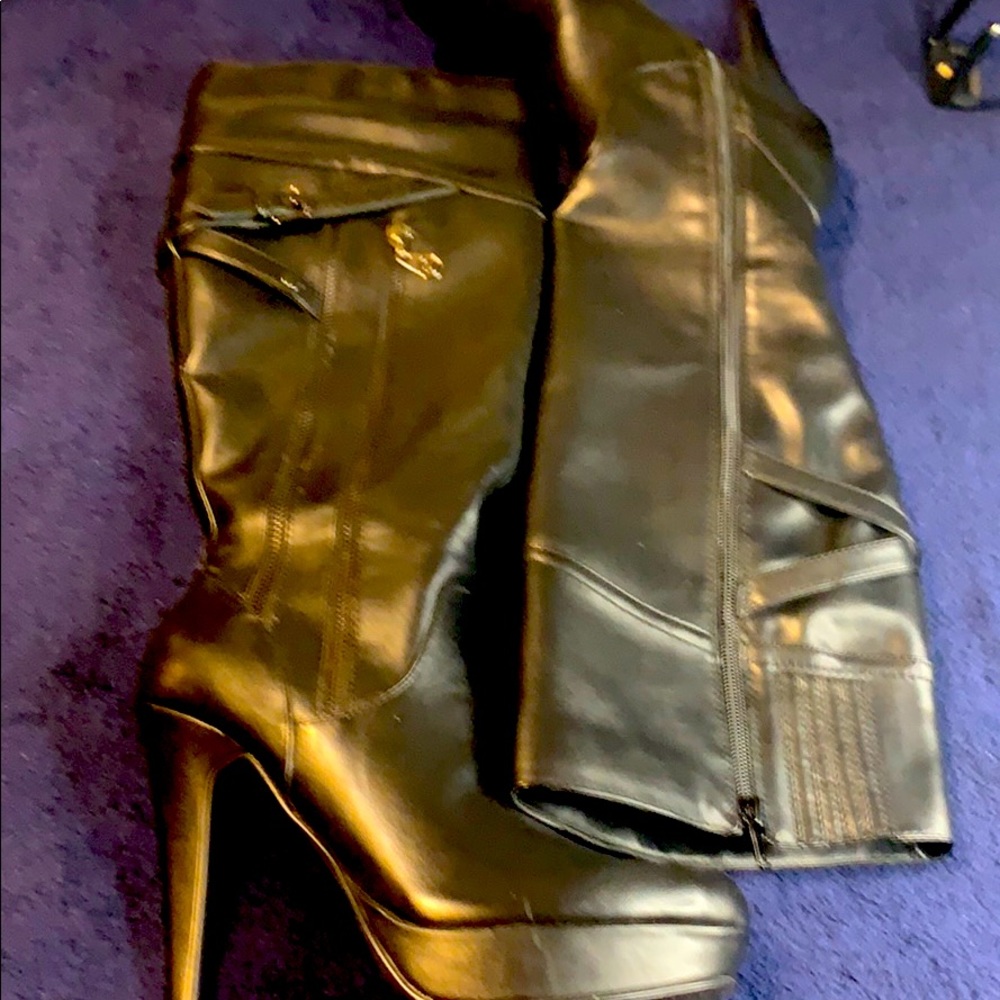 Guess  knee dress 5 1/2 inch platform boot